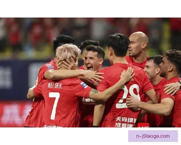 中国足协对多名涉赌球员开出终身禁赛罚单 震惊足坛引发广泛关注